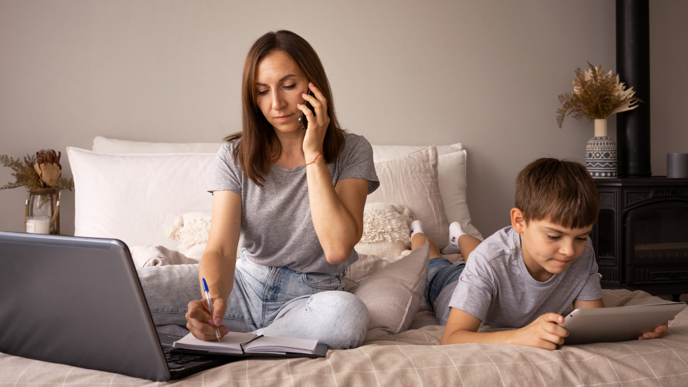 Pantallas, aburrimiento y ansiedad: cómo acompañar a tu hijo durante el verano